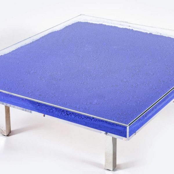 table Yves Klein