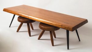 table et tabourets Charlotte Perriand